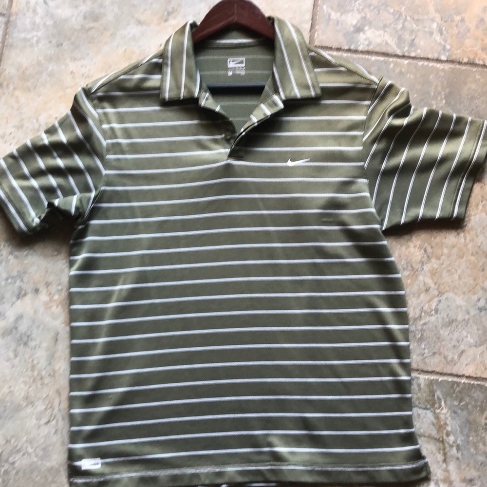 Nike Golf Dri fit Shirt gently worn small snag